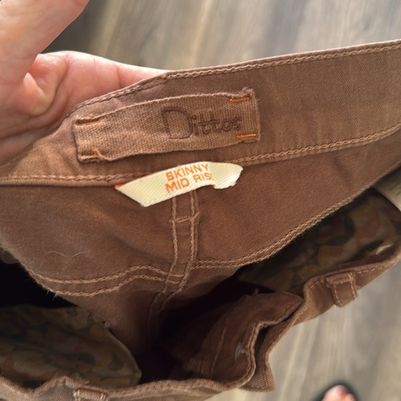 Dittos Light Brown Jeans
Dittos Jessica Mid-Rise Nutmeg Brown Jeggings
Size 26 - Picture 7 of 13